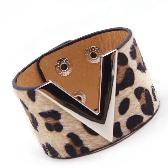 V bracelets - Picture 5 of 6